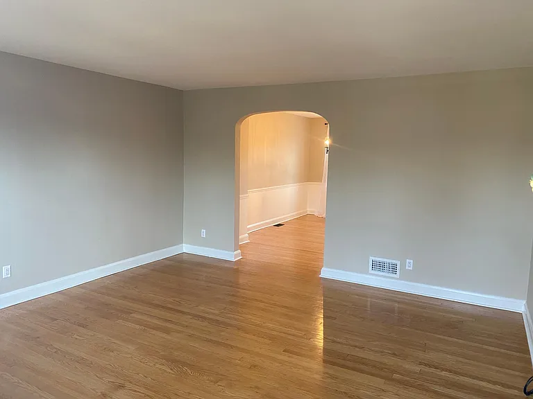 211 Stanmore Rd — Photo 3