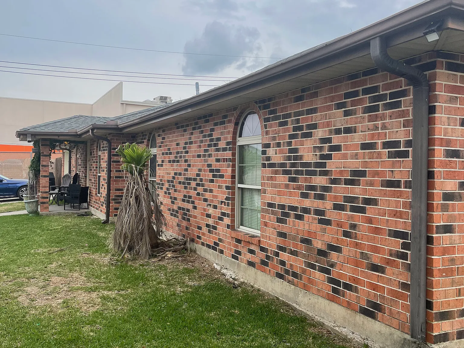 3 bed, 1000 sqft, $2,000 — Photo 2