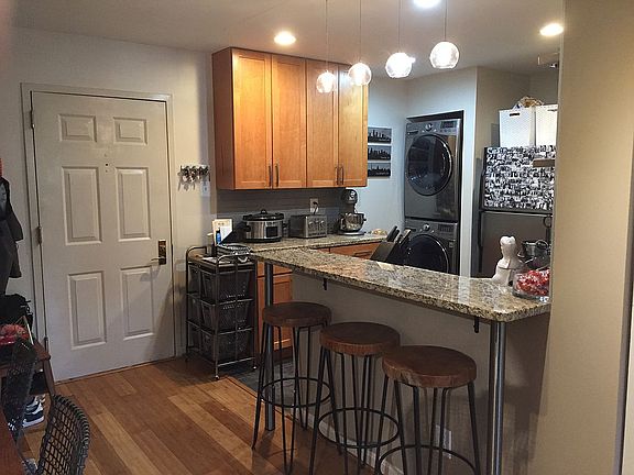 3rd image of 1020 N Stafford St APT 106