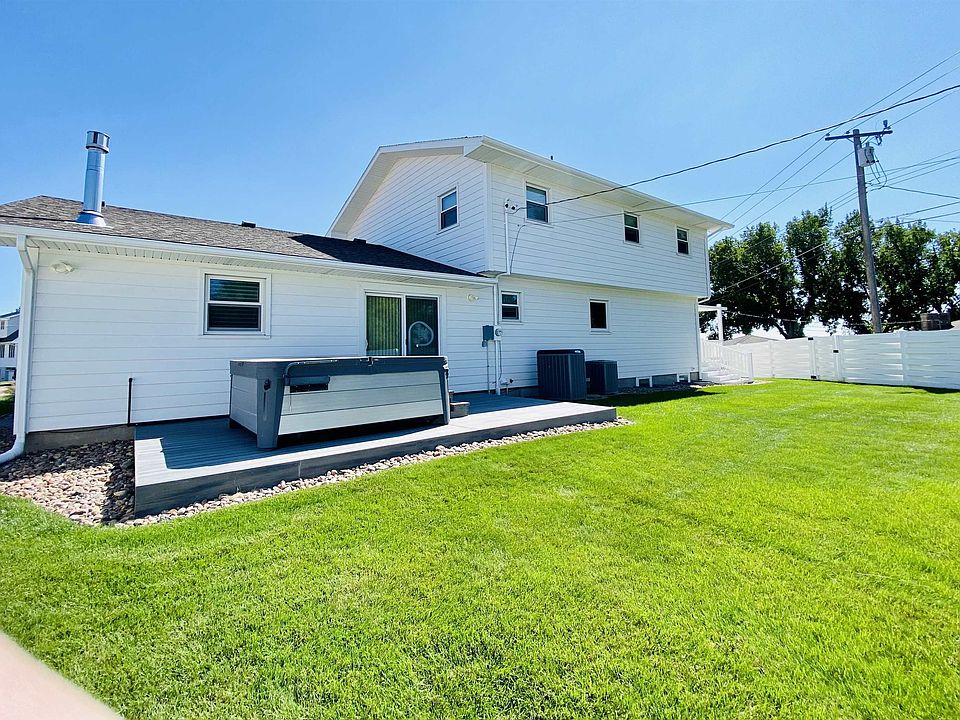 1224 Beal St, Ogallala, NE 69153 Zillow