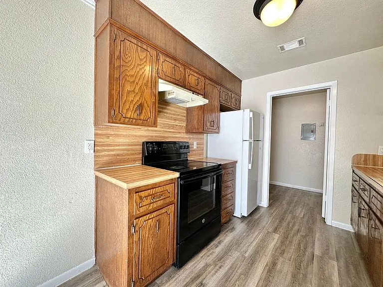 3004 Chaucer Dr — Photo 8