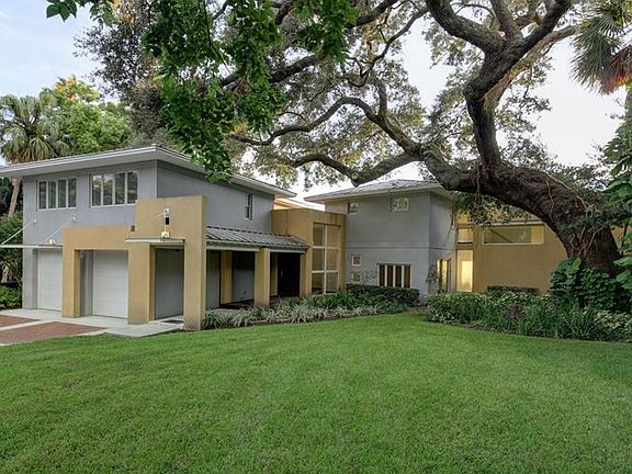 3rd image of 1208 Sunset Dr