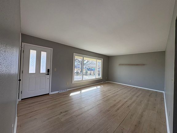 3rd image of 205 Rosewood Dr