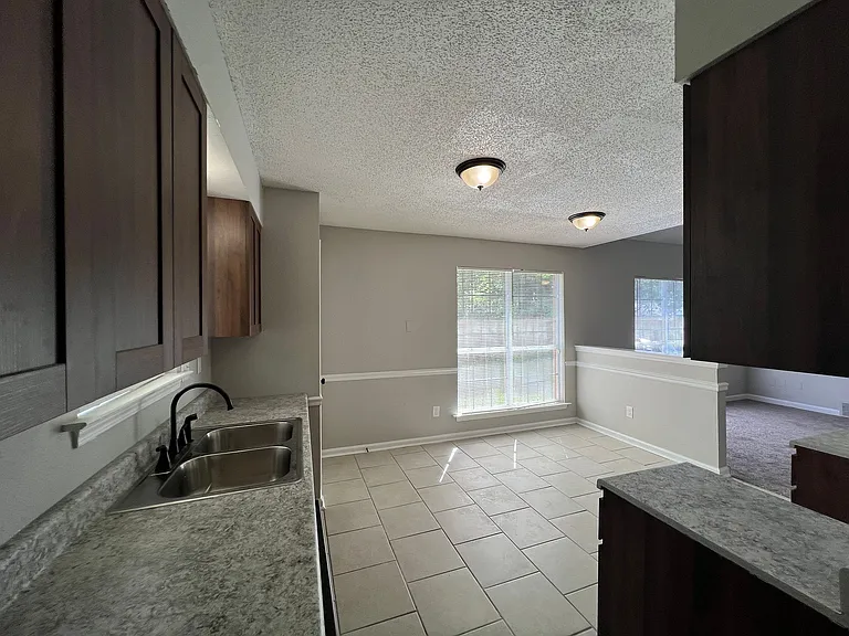 4642 Pembine Dr — Photo 10
