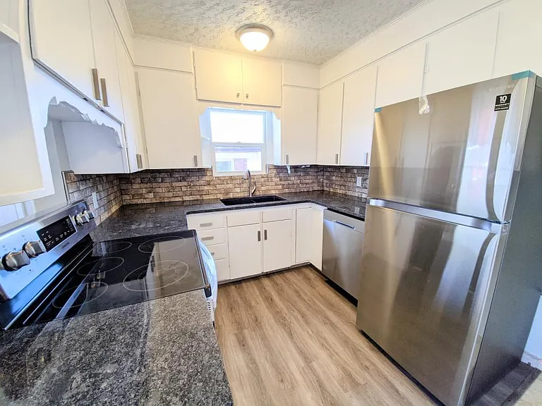 2070 Monroe Blvd — Photo 3