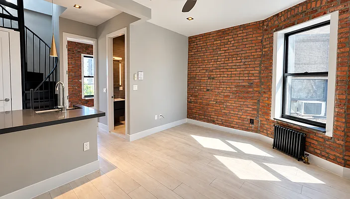 Living room, photo 2