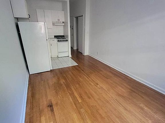 3rd image of 319 W 22nd St APT 2C