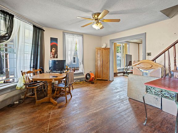 5th image of 216 N Chicago St