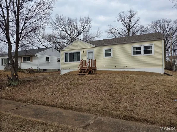 945 Edgehill Dr, Saint Louis, MO 63135