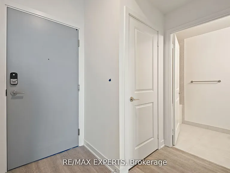 50 Upper Mall Way #B1504 — Photo 11