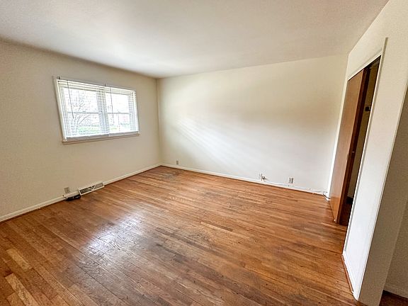 2nd image of 601 E Washington St APT 5