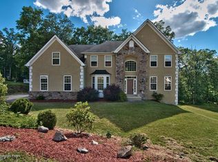 3119 Hollow Dr, East Stroudsburg, PA 18301