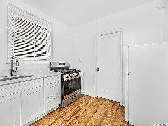 2nd image of 601 Pelham Pkwy N APT 110