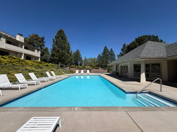 1050 NE Butler Market Rd APT 20, Bend, OR 97701