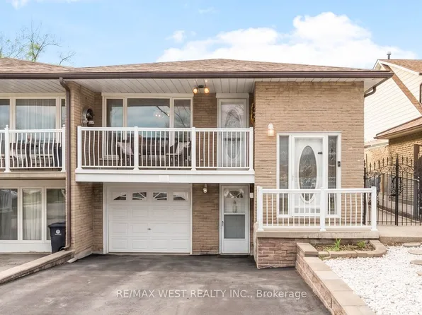 941 Stainton Dr, Mississauga, ON L5C 1G2