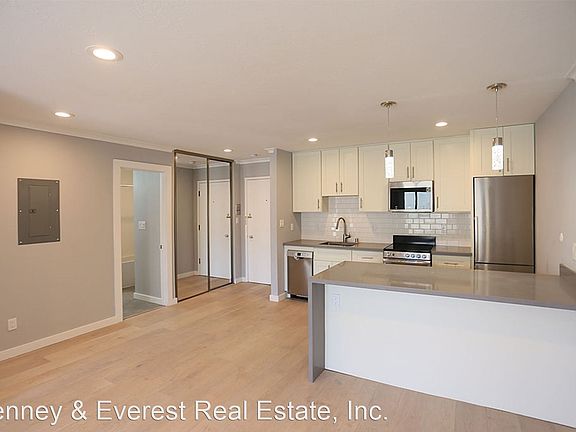 4th image of 315 Wayne Pl #308