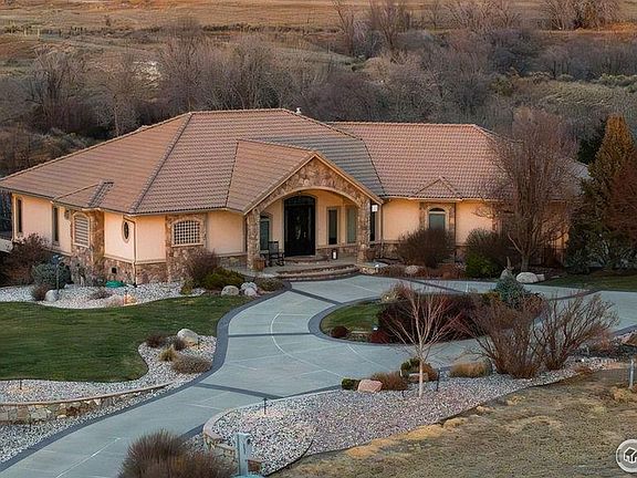 4th image of 46 Sunset Ln