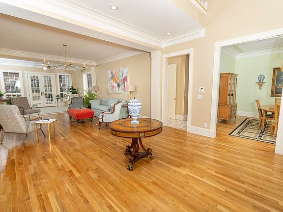 3rd image of 1112 Nottingham Rd