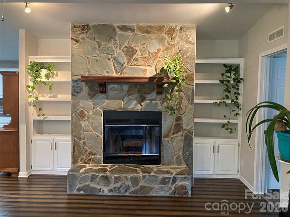 5th image of 450 Willow Oaks Dr