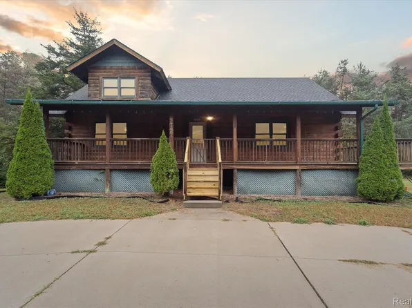 9797 Rolling Pines Dr, Brighton, MI 48116