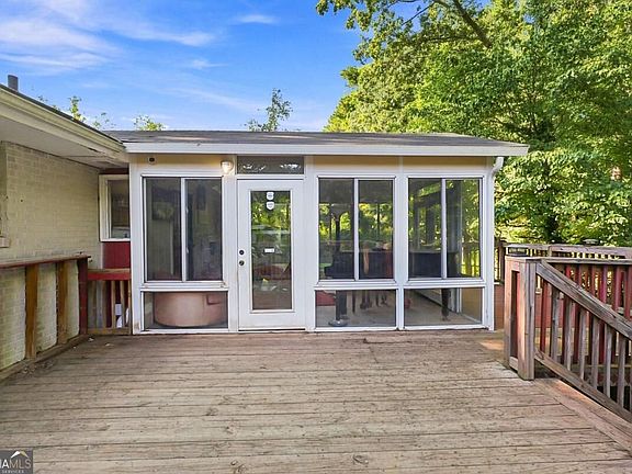 4th image of 2834 S Clark Dr