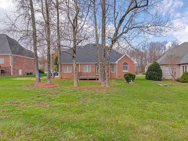 5708 Mabe Dr — Photo 32