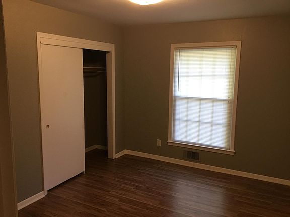 3rd image of 4419 E 105th St