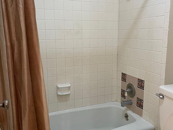 4th image of 4320 Lakeway Dr
