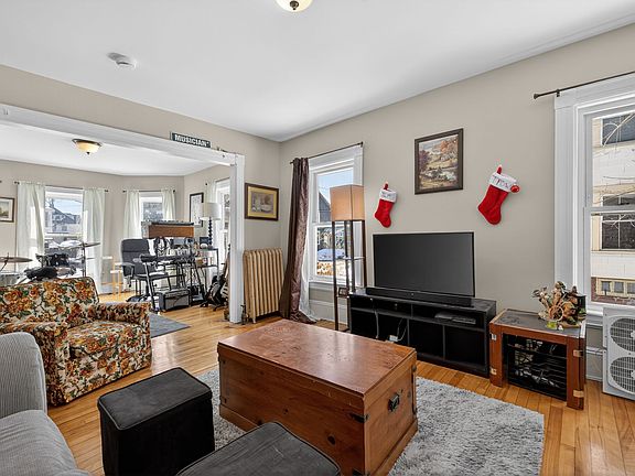 4th image of 250-252 Prospect St #1