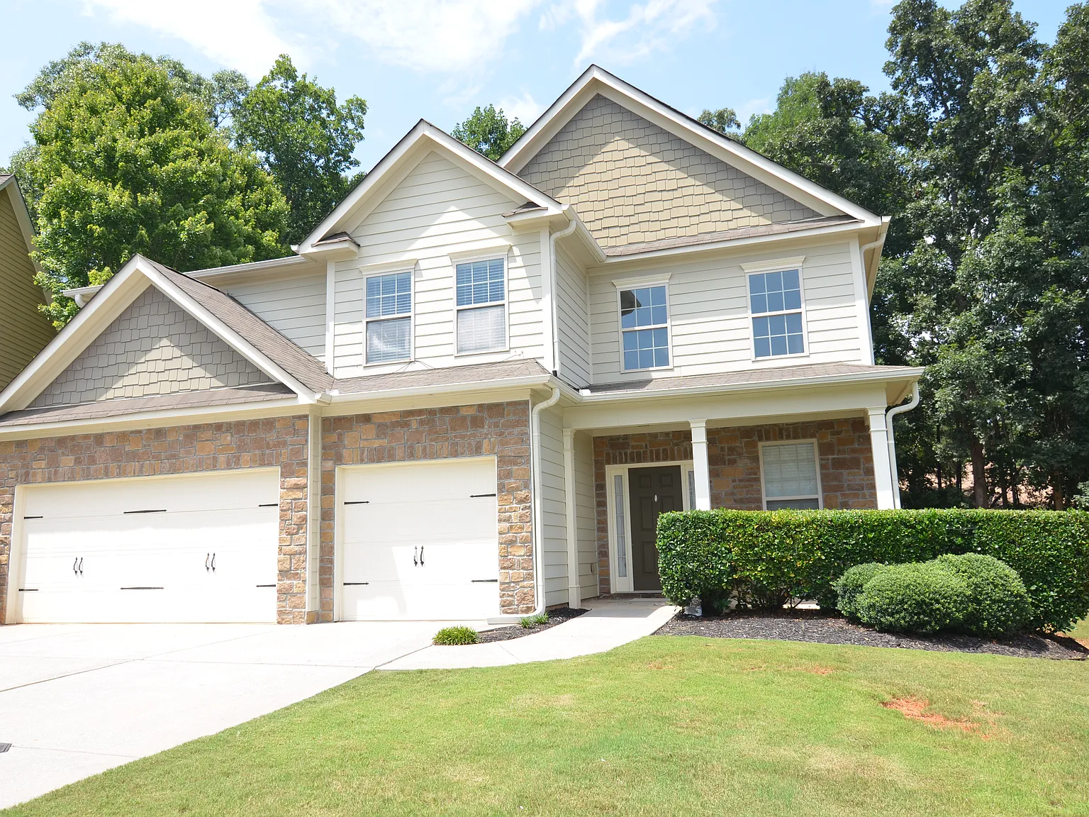 5 bed, 3878 sqft, $3,295 — Photo 2