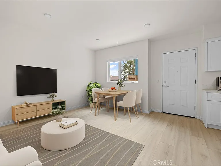 1818 S Norton Ave #310 — Photo 5