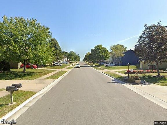 Exterior Neighborhood (street photo)