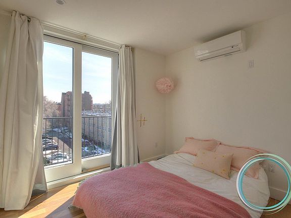 2nd image of 10 Lexington Ave APT 1Q