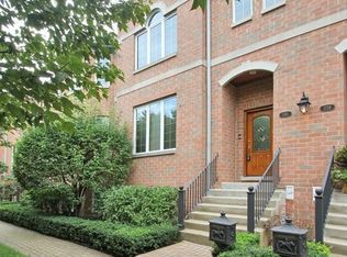 1741 Dewes St, Glenview, IL 60025