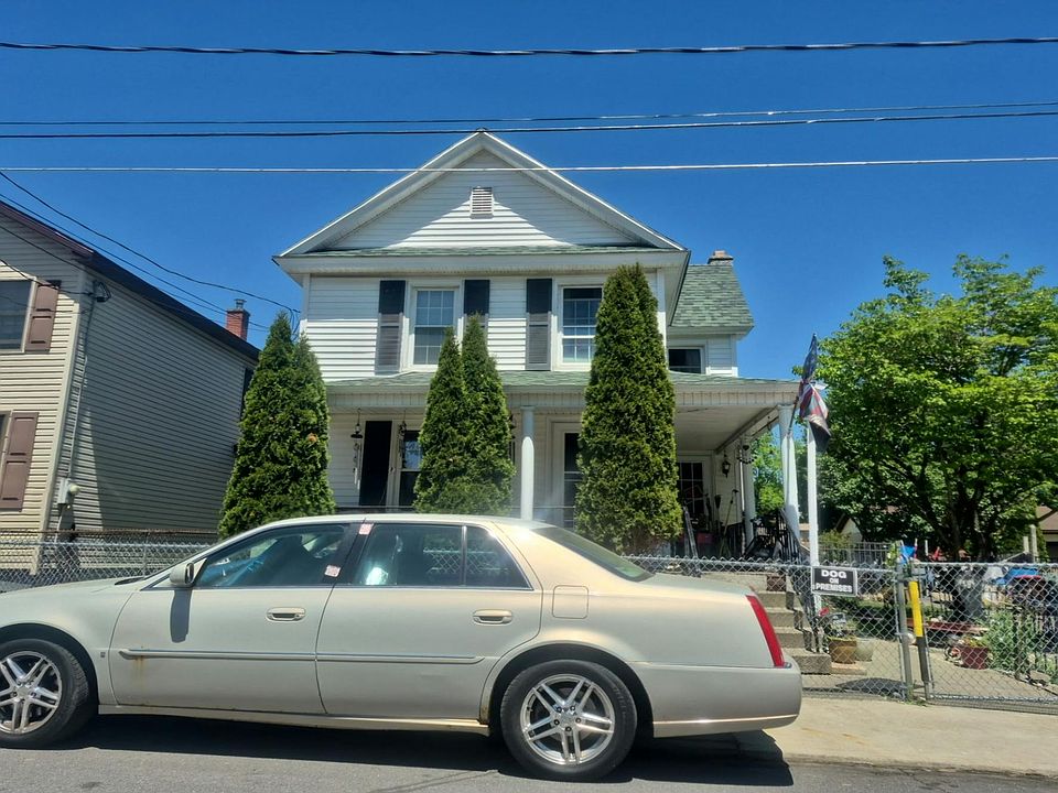 1st image of 810 W Grant St