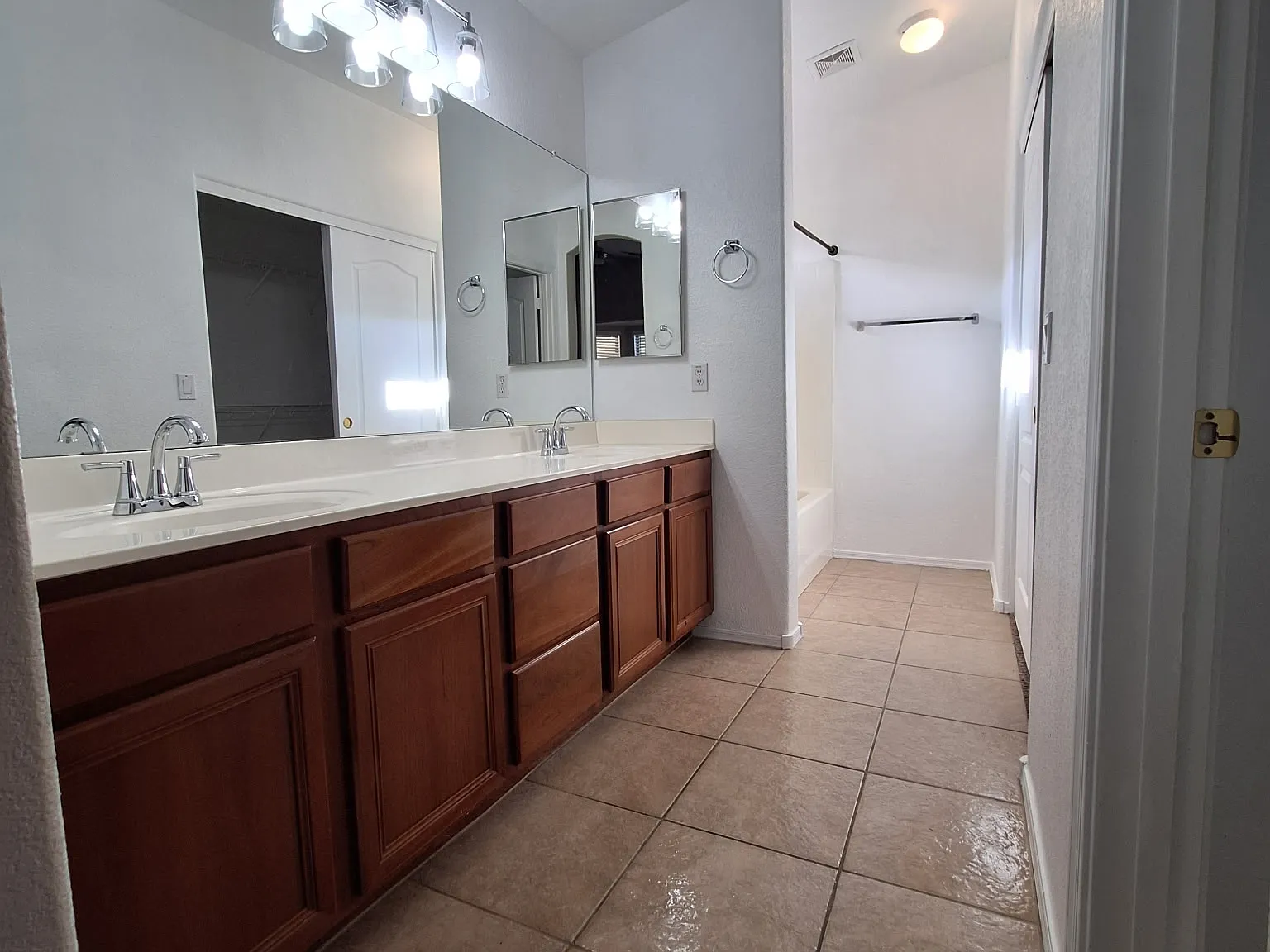 Single level 3/2 & 2car garage — Photo 4