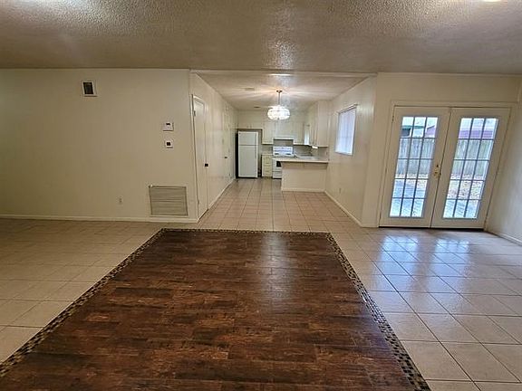5th image of 9070 Landis Dr