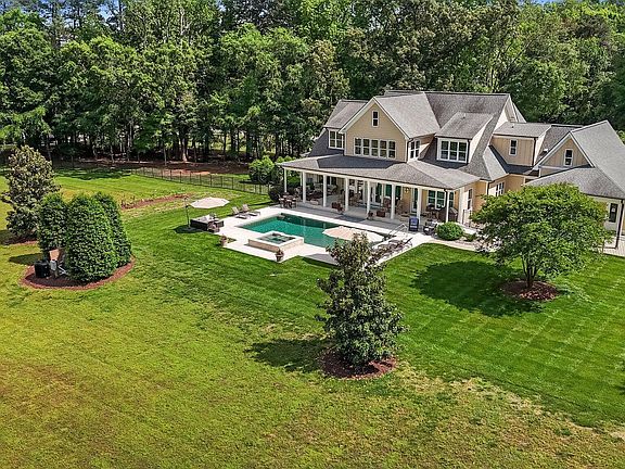 4th image of 60 Hartwood Ln