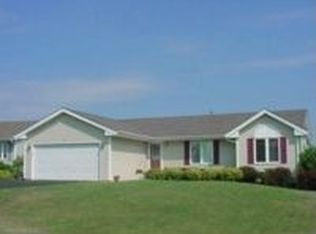 13073 Country Meadow Dr, Winnebago, IL 61088