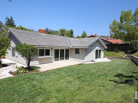 4th image of 880 Rim Crest Dr