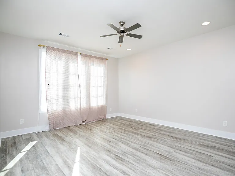 4640 Broadwick St — Photo 10