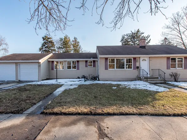 821 12th St, North Chicago, IL 60064