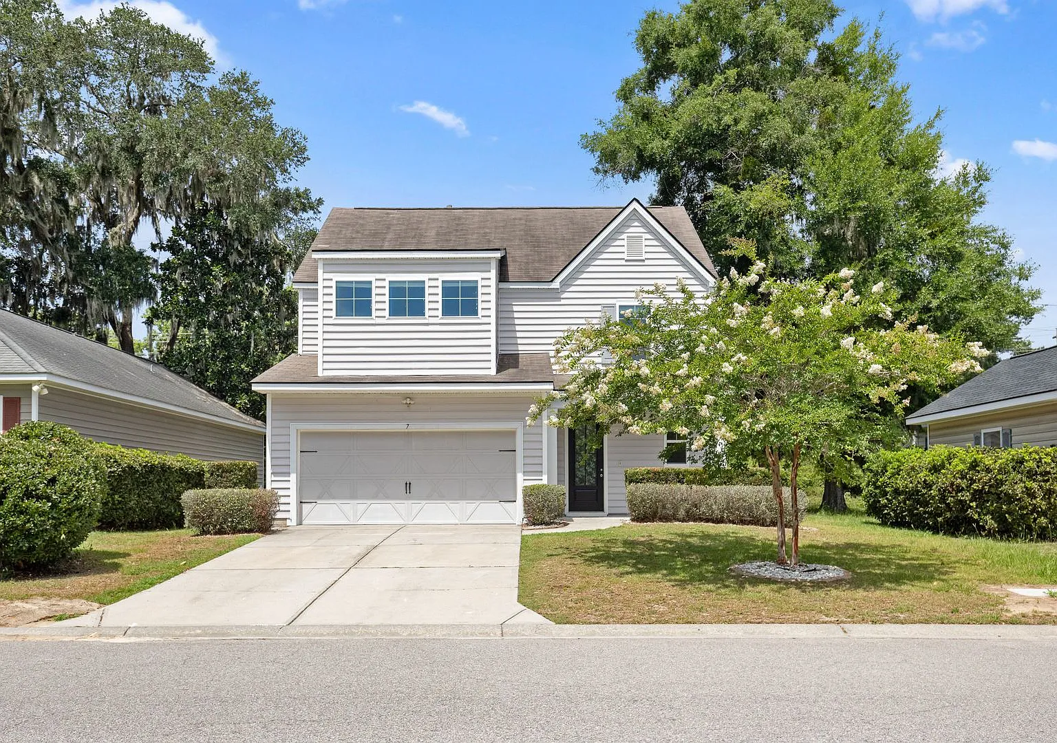 Four Bedroom Home in Picket Fences — Photo 1