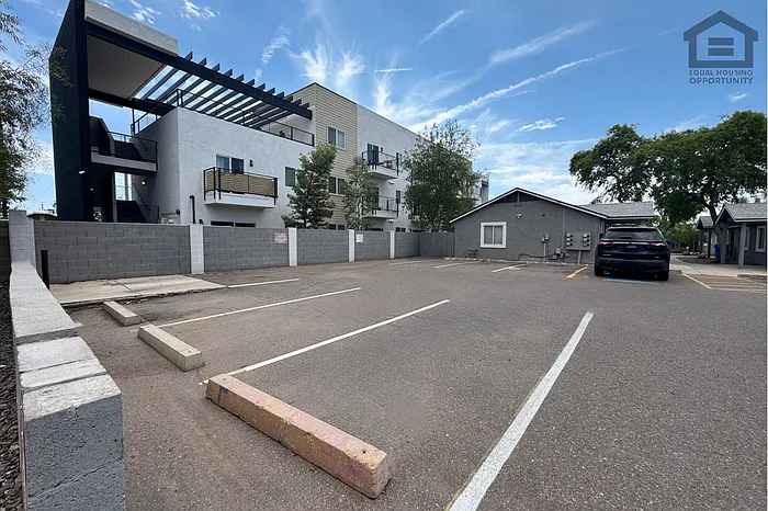 1455 E Taylor St — Photo 4