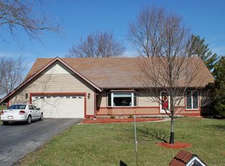 14400 Georgetown Dr, Bowling Green, OH 43402