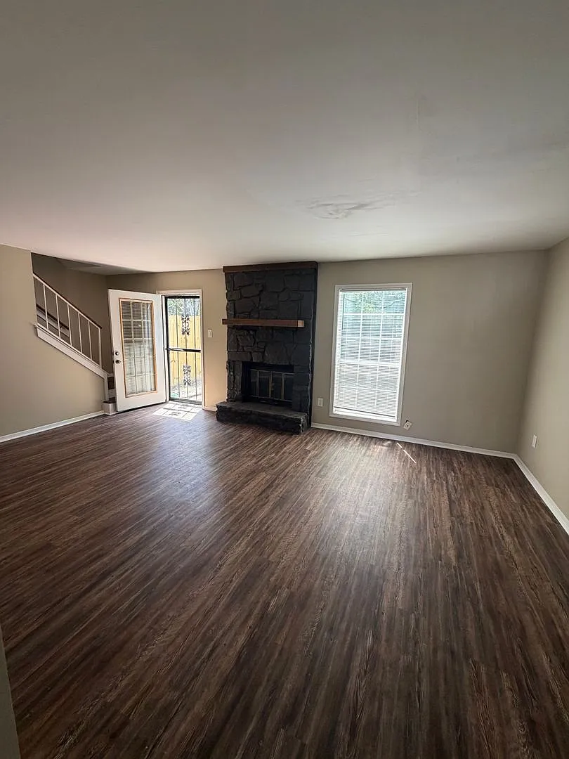 Beautiful 2 Bed, 2.5 Bath Townhouse in Memphis! — Photo 3
