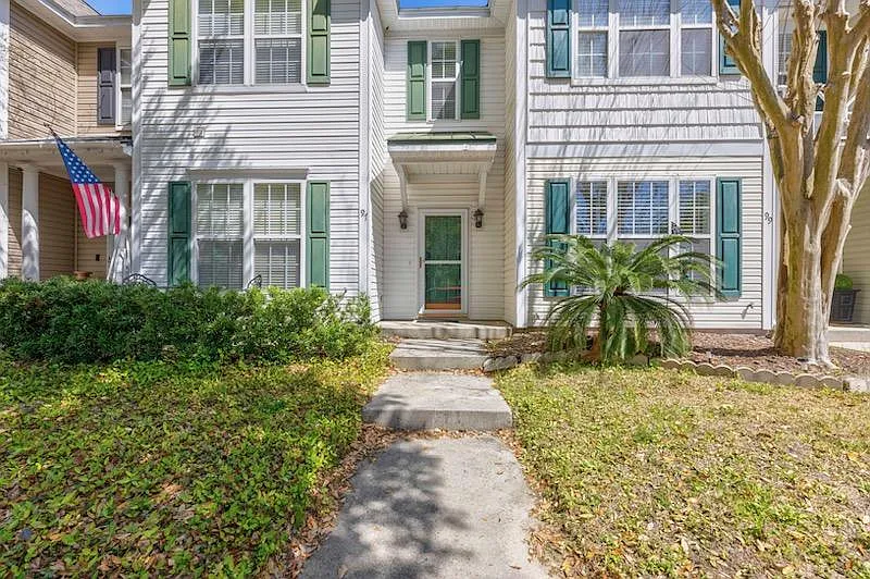 3 bed, 3.5 bath, 1812 sqft, $2,495 — Photo 1