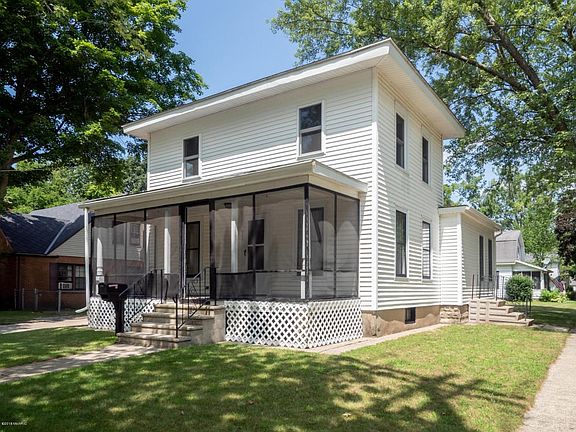 117 E Plainwell St Plainwell-103