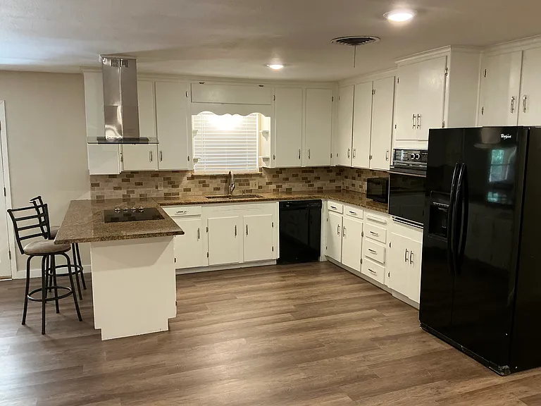 5909 Whitman Ave — Photo 6