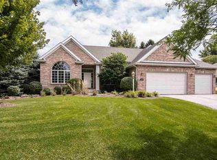 637 Roxbury Rd, Rockford, IL 61107